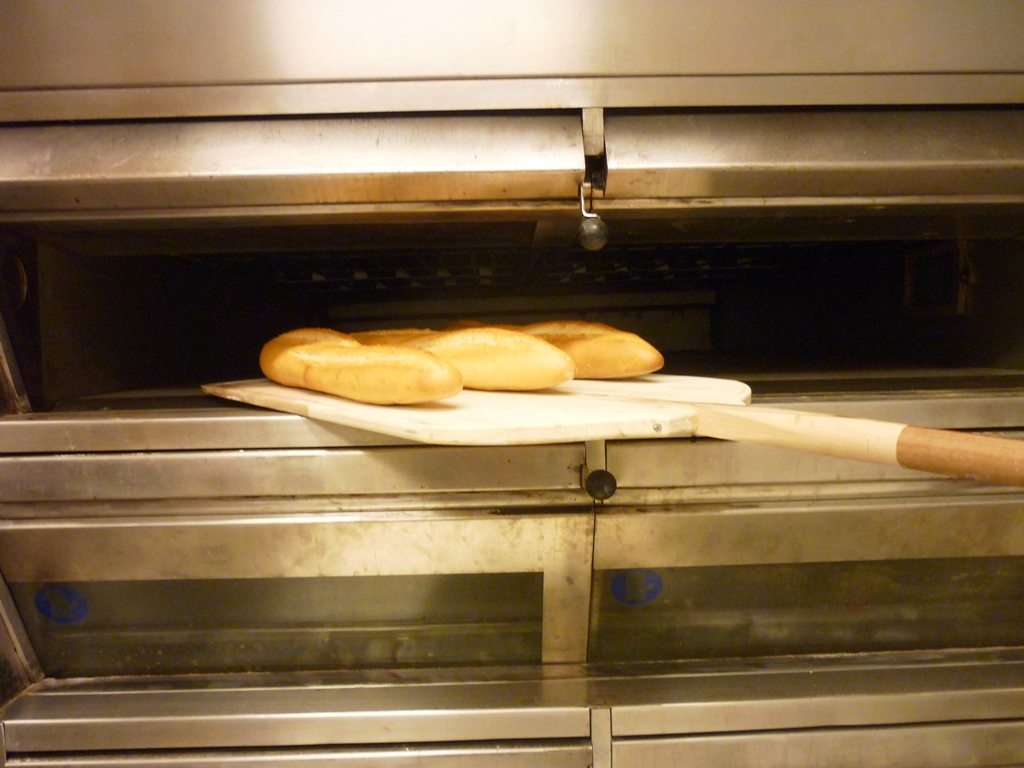 pan entrando no forno